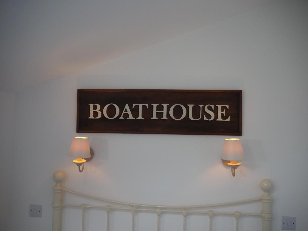 The Little Boathouse Heated Villa Holyhead Buitenkant foto